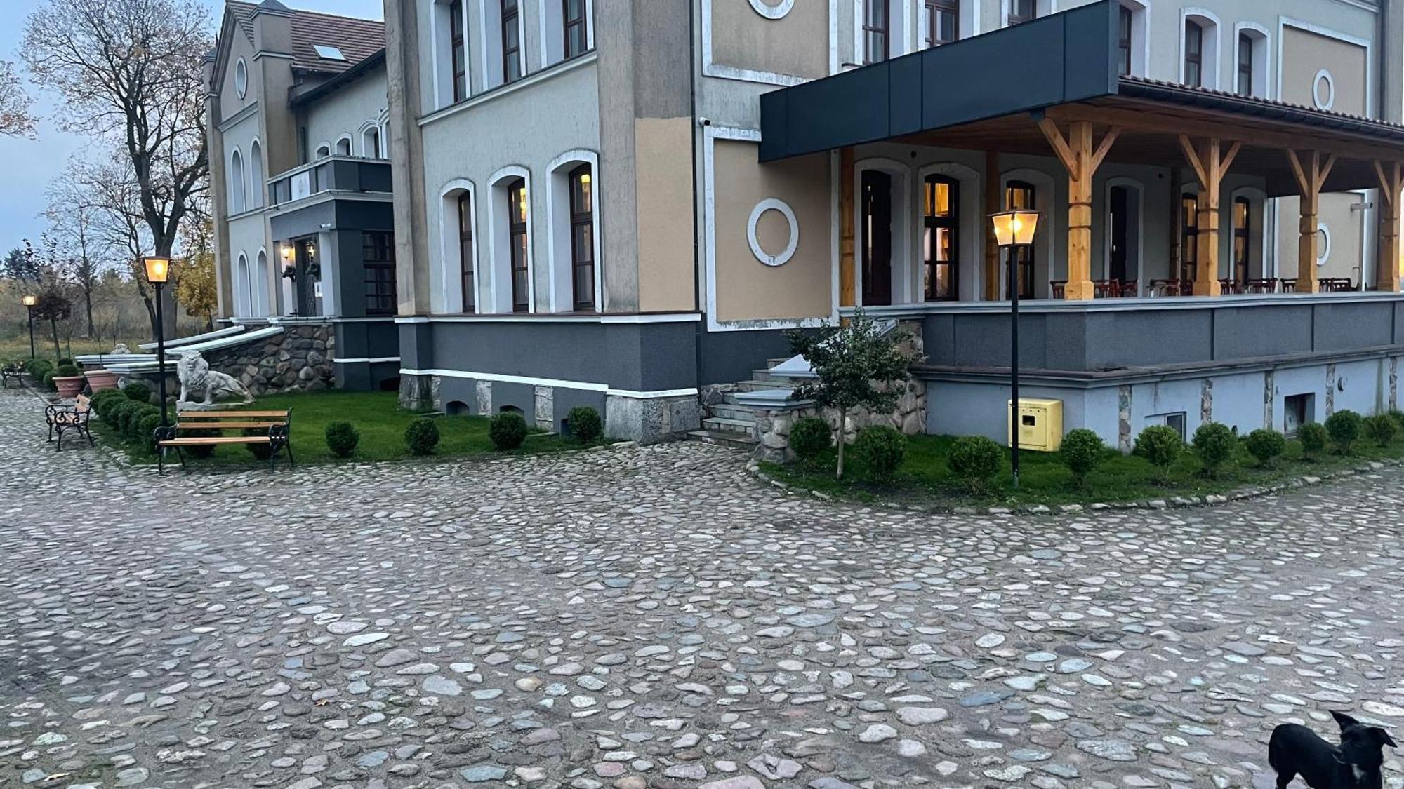 Palac Slonowice Bed and Breakfast Brzeżno Exterior foto